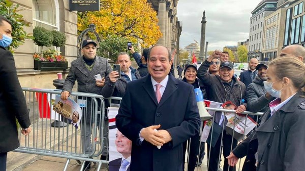 الجاليات المصرية في بلجيكا وأوروبا ترحب بالرئيس السيسي لدي وصوله مقر إقامته ببروكسل