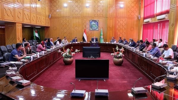 محافظ الإسماعيلية يتابع الإعداد لاحتفالية إعادة افتتاح النصب التذكاري للدفاع عن قناة السويس