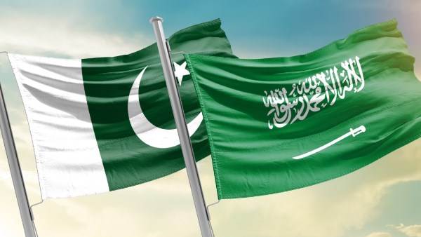 السعودية وباكستان تبحثان المستجدات الإقليمية والدولية