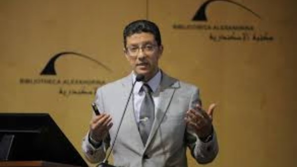 مدير مركز دراسات الخطوط بمكتبة الإسكندرية الدكتور أحمد منصور 