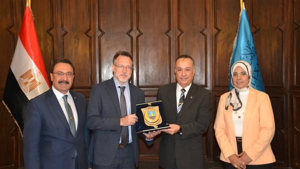 سفير كندا بالقاهرة يؤكد حرص بلاده على دعم التعاون الأكاديمي والعلمي مع جامعة الإسكندرية