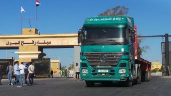 دخول 10 شاحنات مساعدات كويتية ضمن القافلة الـ60 من البوابة الفرعية لميناء رفح البري