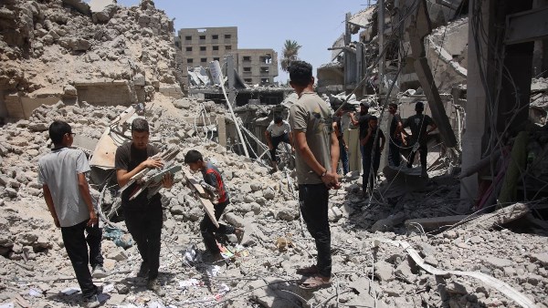 استشهاد وإصابة عدد من الفلسطينيين في سلسلة غارات شنتها طائرات الاحتلال الإسرائيلي على غزة استشهاد وإصابة عدد من الفلسطينيين في سلسلة غارات شنتها طائرات الاحتلال الإسرائيلي على غزة