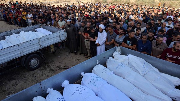 استشهاد 91 فلسطينيا في سلسلة مجازر دامية لجيش الاحتلال على امتداد قطاع غزة