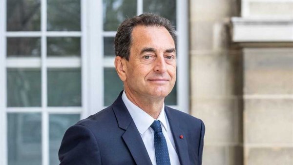 سفير فرنسا بالقاهرة يشيد بجهود مصر في تسهيل دخول المساعدات الإنسانية إلى غزة