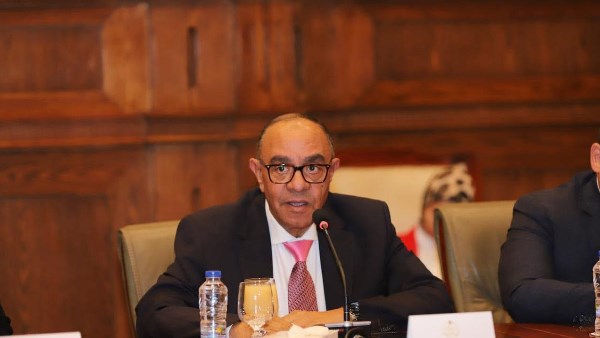 عادل ناصر