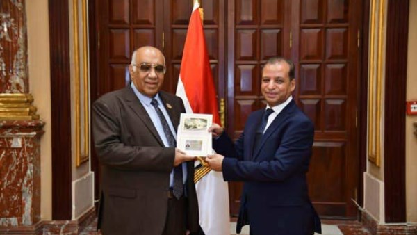 النائب الوفدي عباس حزين