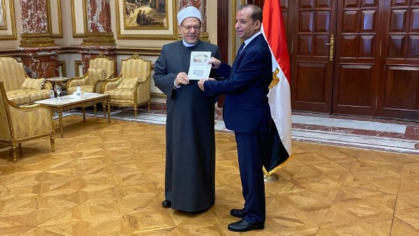 بينهم شوقي علام والقصبي .. الأعضاء المعينون  يتسلمون كارنيهات عضوية مجلس الشيوخ