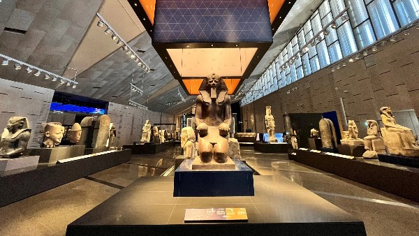  المتحف المصري الكبير