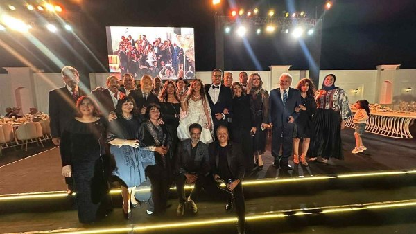 الفنانة عايدة فهمى تحتفل بزفاف ابنها وسط أصدقائها في أجواء مبهجة