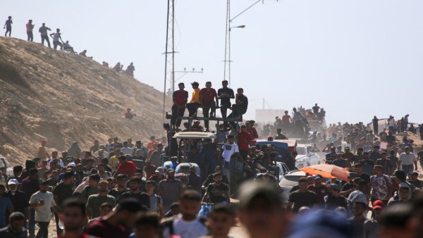 أكثر من نصف مليون فلسطيني يعودون إلى مدينة غزة بعد سريان الهدنة