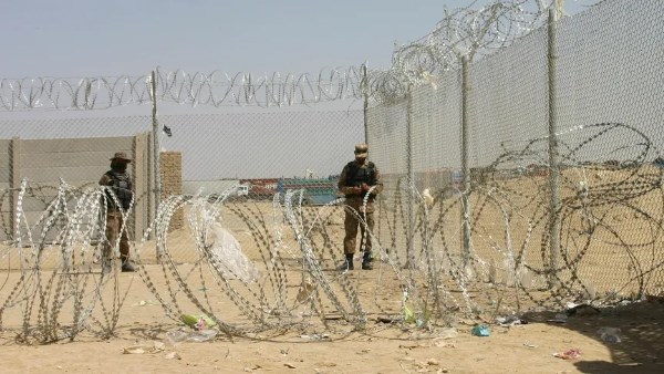 تبادل إطلاق نار بين أفغانستان وباكستان.. وطالبان تزعم: سيطرنا على مواقع على الحدود
