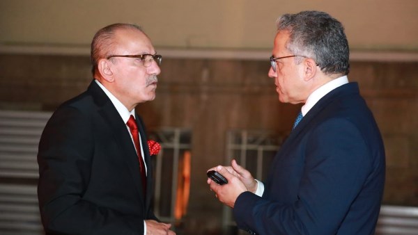 السفير التركي بالقاهرة والدكتور خالد العناني السفير التركي بالقاهرة والدكتور خالد العناني