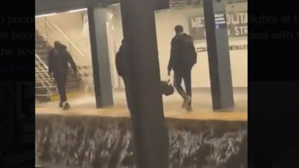 الفيضانات تغرق نيويورك الفيضانات تغرق نيويورك