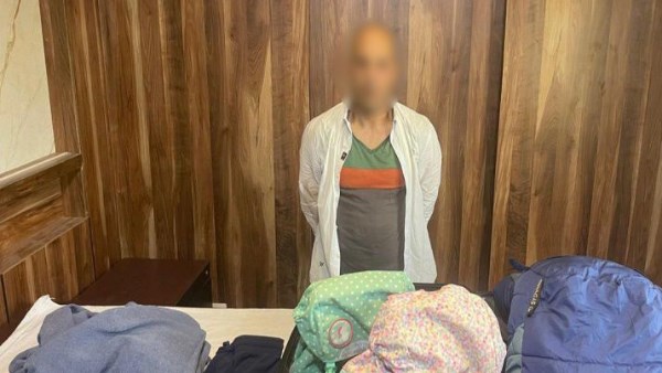 القبض على سائق بتطبيق نقل شهير سرق حقيبة فتاة أجنبية بالقاهرة القبض على سائق بتطبيق نقل شهير سرق حقيبة فتاة أجنبية بالقاهرة