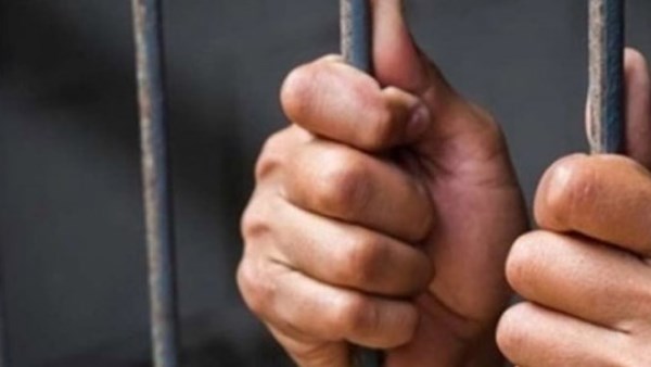 السجن المشدد 10 سنوات بتهمة سرقة شاب بالإكراه في النزهة  السجن المشدد 10 سنوات بتهمة سرقة شاب بالإكراه في النزهة