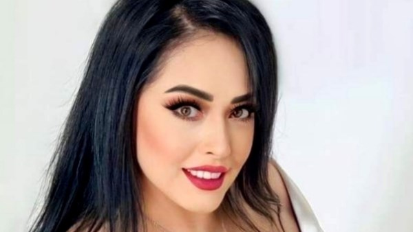 الفنانة هند عاكف 