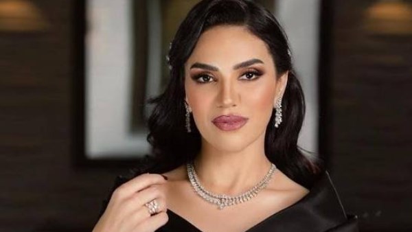 الفنانة مي فاروق 