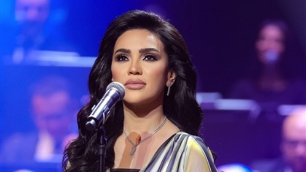 الفنانة مي فاروق 