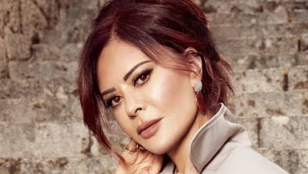الفنانة اللبنانية كارمن لبس  الفنانة اللبنانية كارمن لبس