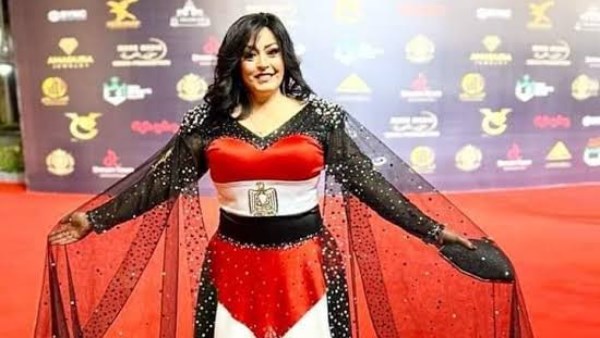 الفنانة هند عاكف  الفنانة هند عاكف