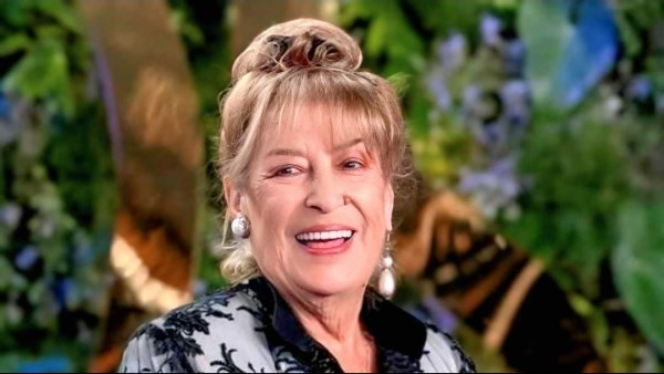 النجمة السورية منى واصف النجمة السورية منى واصف