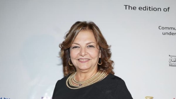 الفنانة عزة لبيب  الفنانة عزة لبيب