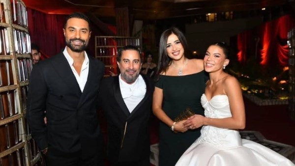 هادي الباجوري و زوجته 