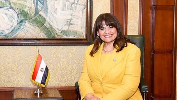 سها الجندي وزير الهجرة السابقة تعلن وفاة والدها
