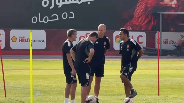 ييس توروب وجهازه المعاون في تدريب الأهلي 