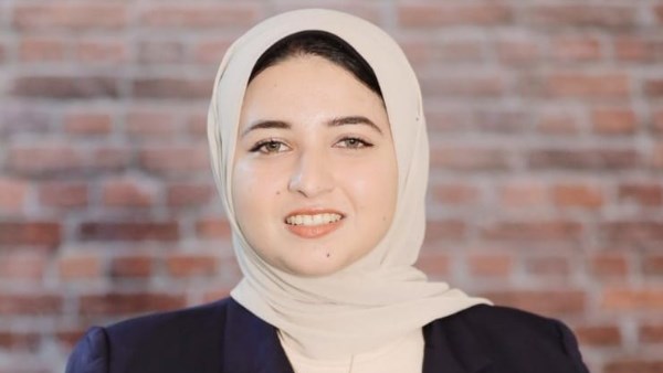 الزميلة منار عبد العظيم 