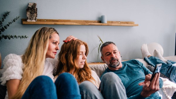 رحلة الوعي الرقمي.. دروس للآباء والأبناء