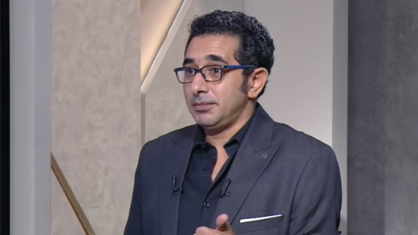 كاتب صحفي ت