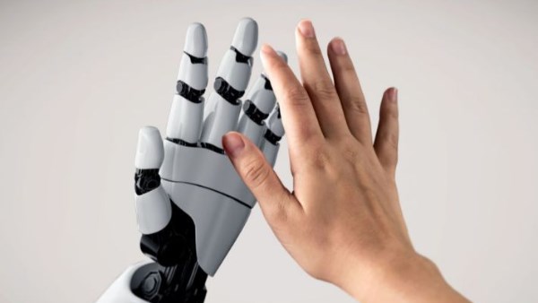 الإنسان والروبوت 