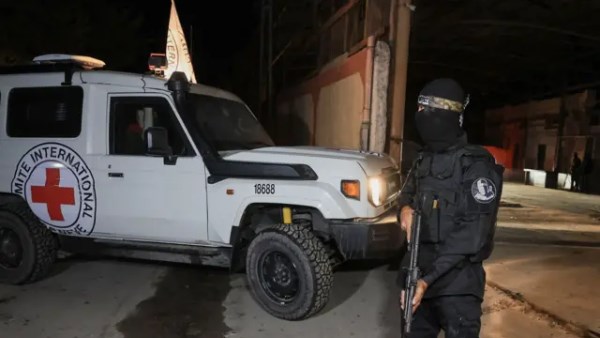 الصليب الأحمر وحماس 