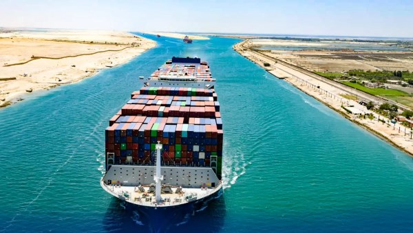 قناة السويس 