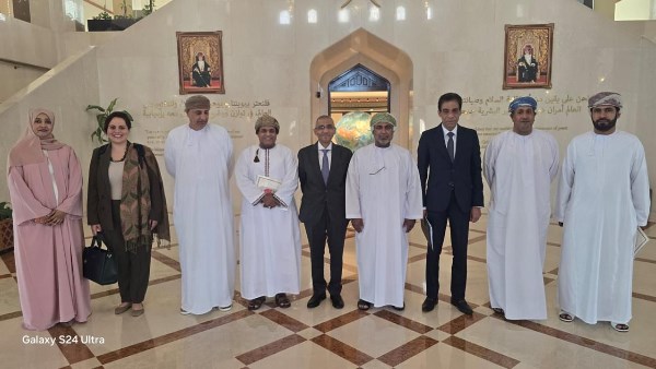 مساعد وزير الخارجية للشئون القنصلية يزور مسقط 
