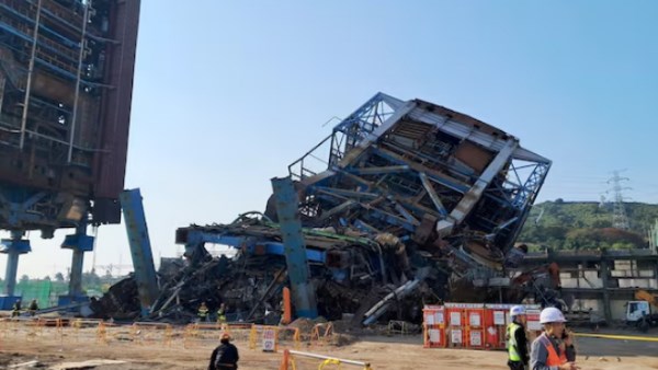 انتشال جثة ثالثة من تحت أنقاض محطة كهرباء منهارة في كوريا الجنوبية انتشال جثة ثالثة من تحت أنقاض محطة كهرباء منهارة في كوريا الجنوبية