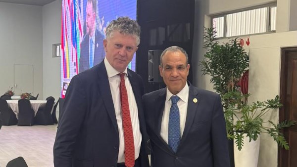 وزير الخارجية يتلقى مع مستشار الأمن القومي البريطاني