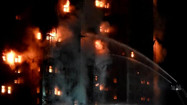  حريق هائل يلتهم مجمعا سكنيا في هونغ كونغ