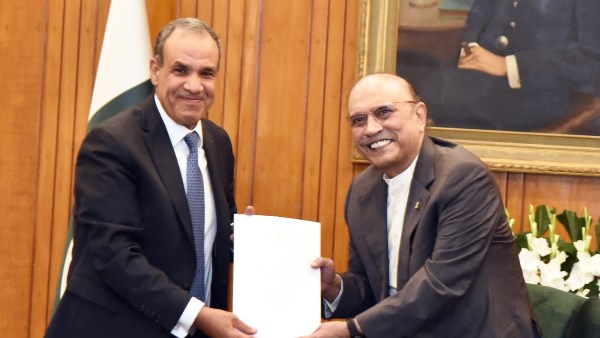 وزير الخارجية يسلم رسالة خطية من السيد رئيس الجمهورية الى الرئيس الباكستاني