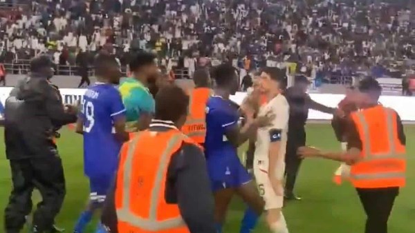 اشتباكات بلقاء الهلال ومولودية الجزائر