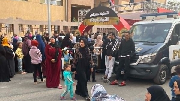 اقبال على لجان الانتخابات