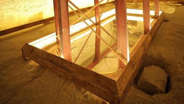 افتتاح مقبرة الملك أمنحتب الثالث 