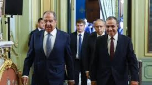  وزير الخارجية ونظيره الروسي