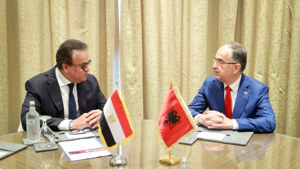 وزير الصحة ورئيس ألبانيا 
