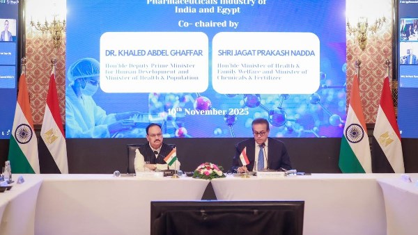 وزير الصحة ونظيره الصيني 