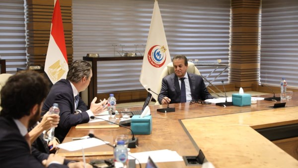 وزير الصحة والسكان 