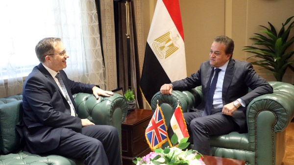 وزير الصحة وسفير المملكة المتحدة