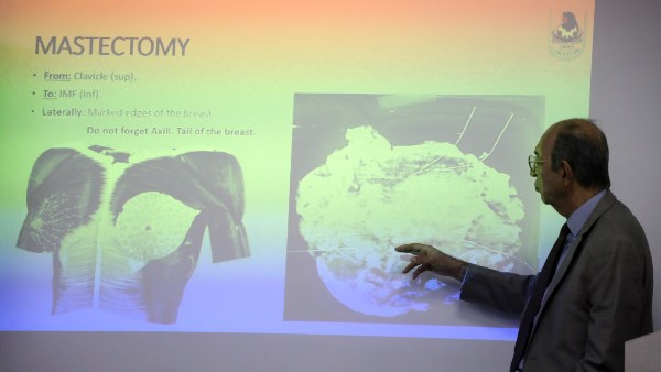 الخبير العالمي 